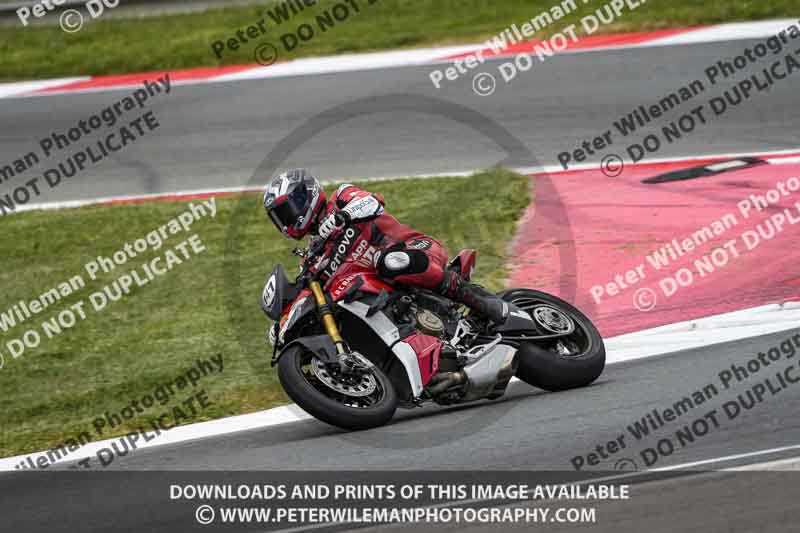 cadwell no limits trackday;cadwell park;cadwell park photographs;cadwell trackday photographs;enduro digital images;event digital images;eventdigitalimages;navarra;no limits trackdays;peter wileman photography;racing digital images;trackday digital images;trackday photos